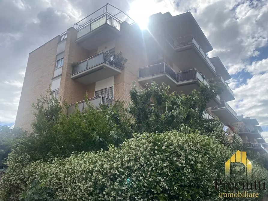 Immagine 2 di Appartamento in vendita  in VIA VINCENZO VELA 35 a Roma