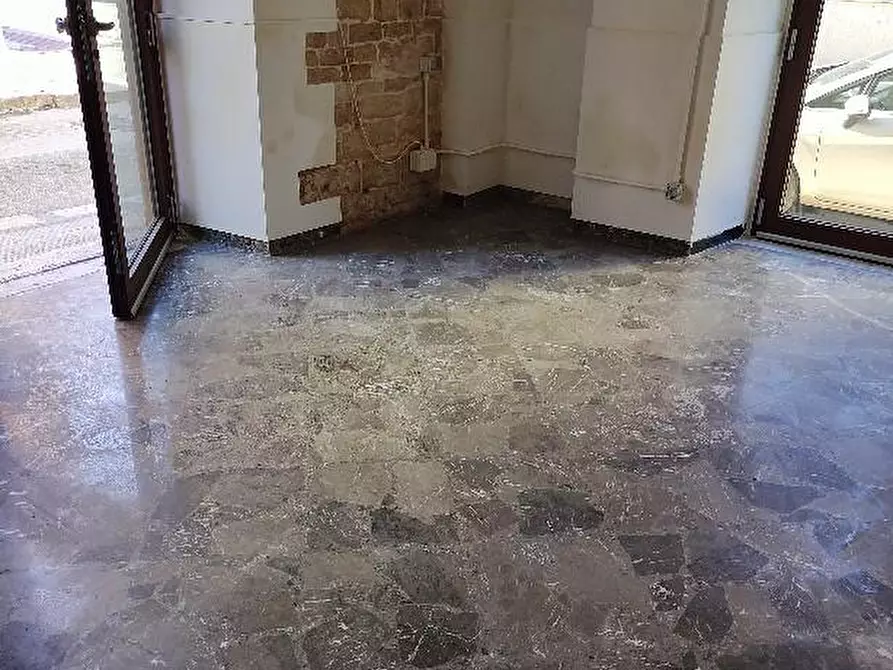 Immagine 9 di Attività commerciale in affitto  in Via Estramurale Lucatorto 30 B a Bitetto