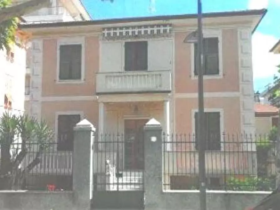 Immagine 1 di Villa in vendita  in C. B. AIRES 1 a Chiavari