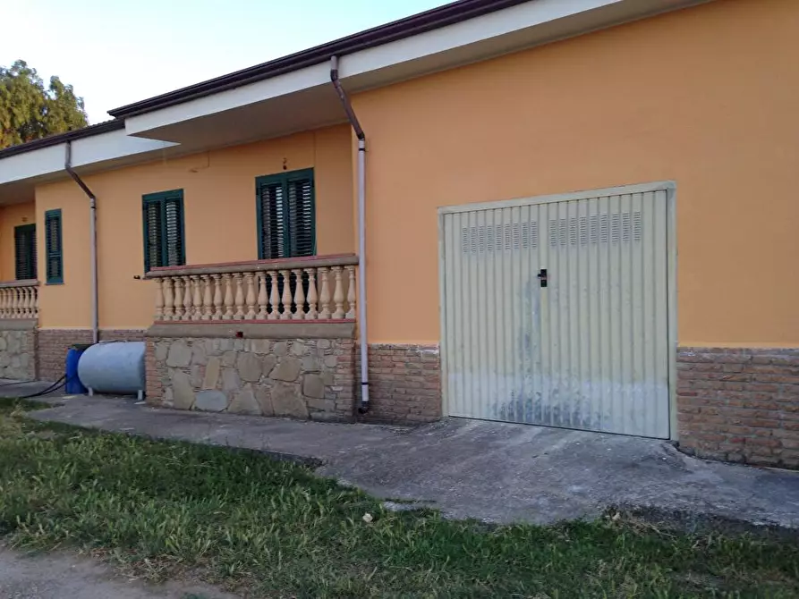 Immagine 2 di Abitazione tipica in affitto  a Crotone