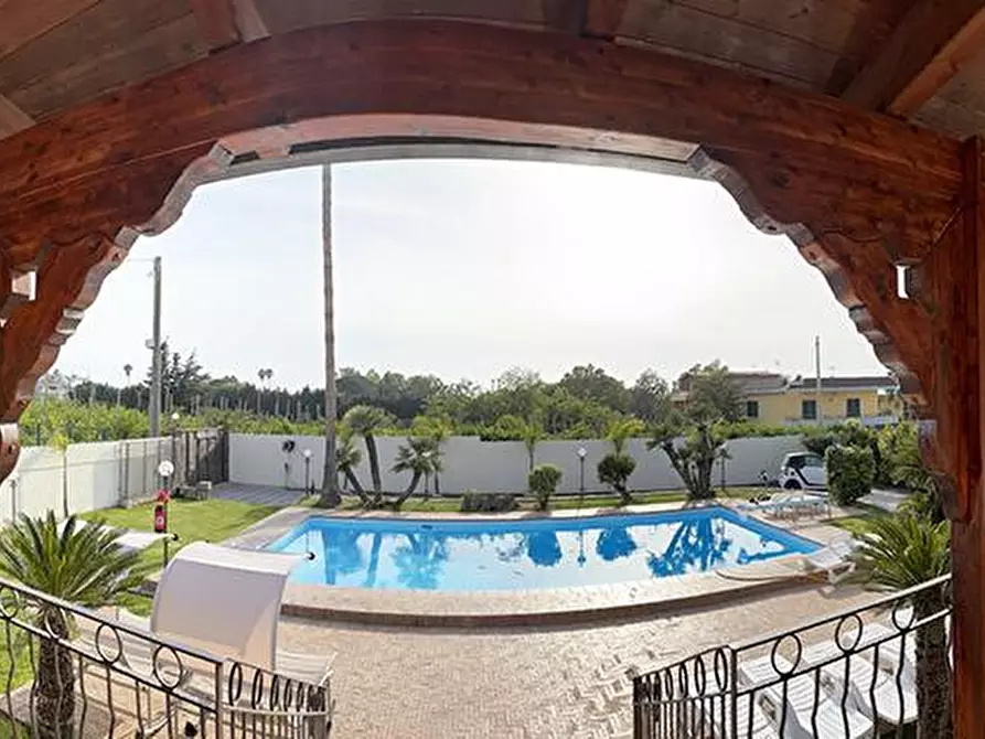 Immagine 3 di Villa in vendita  in Via Masseria Vecchia snc a Giugliano In Campania