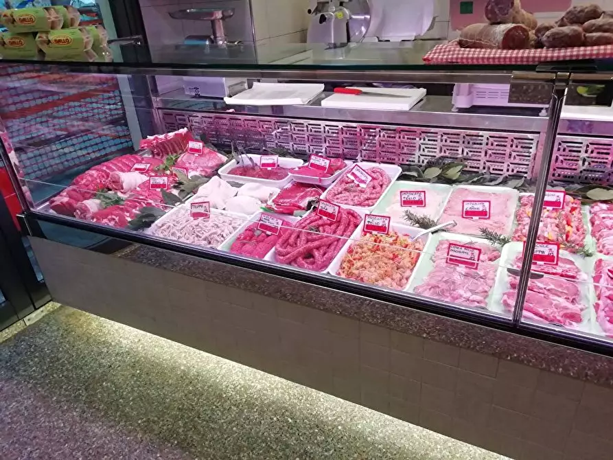 Immagine 3 di Attività commerciale in vendita  a Savona