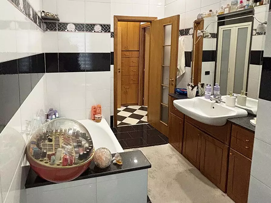 Immagine 16 di Casa trifamiliare in vendita  in Via Raimondo Annecchino snc a Pozzuoli