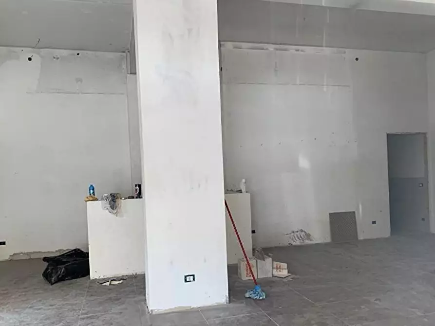 Immagine 2 di Attività commerciale in affitto  in Via Agrigento  9 a Palermo