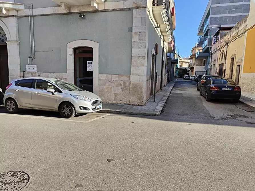 Immagine 2 di Attività commerciale in affitto  in Via Estramurale Lucatorto 30 B a Bitetto