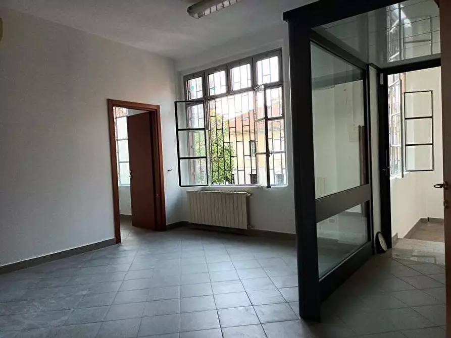 Immagine 6 di Locale commerciale in affitto  in via Alessandro Astesani  16 a Milano