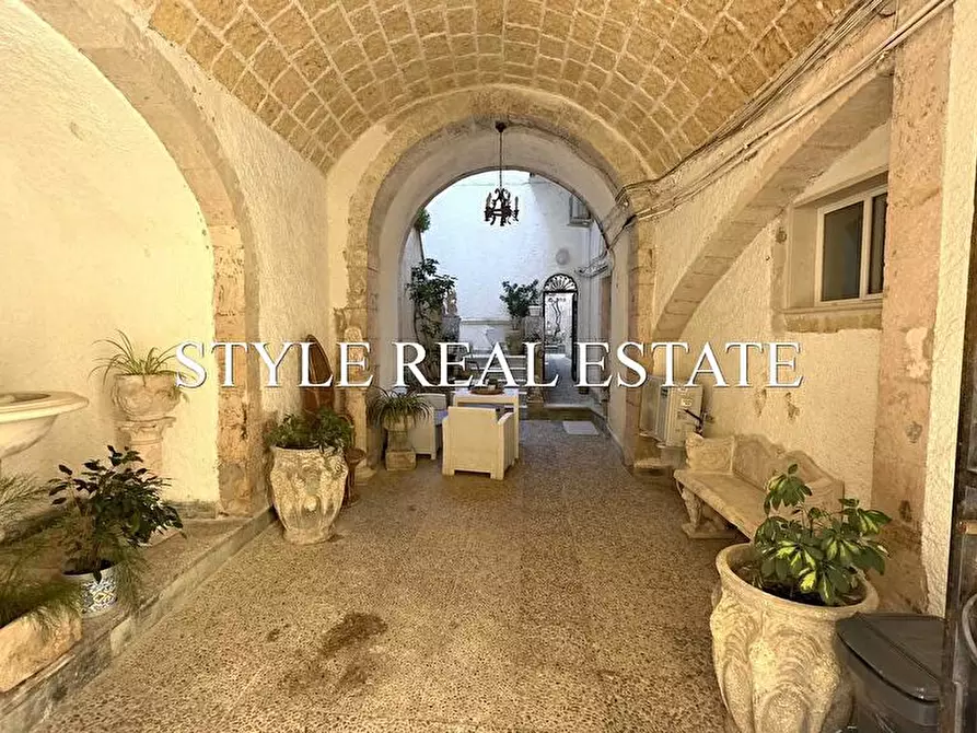 Immagine 1 di Palazzo in vendita  in Via Pietro - a Siracusa