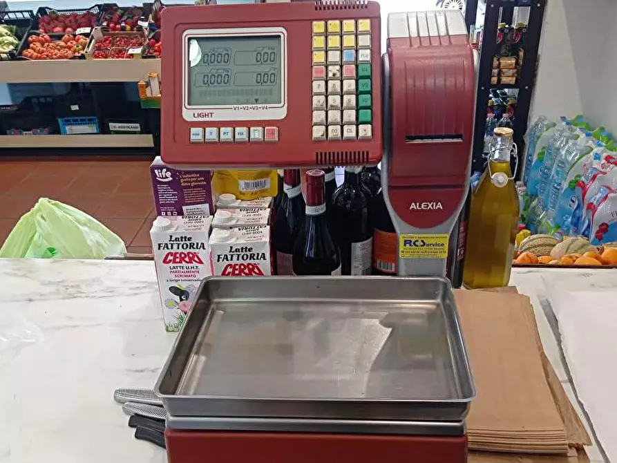 Immagine 7 di Attività commerciale in vendita  a Savona