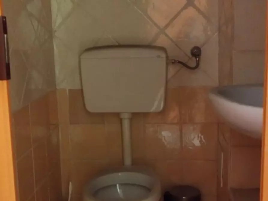 Immagine 3 di Locale commerciale in vendita  in Via Paolo Falciani 19 a Sarno