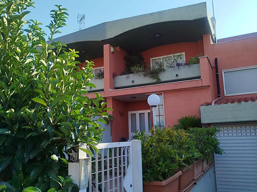 Immagine 34 di Villa in vendita  in Via Francesco Como 6 a Taranto