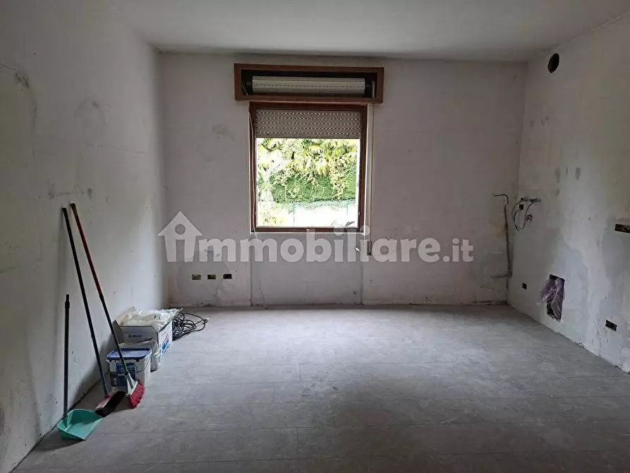 Immagine 2 di Appartamento in affitto  a Laveno-Mombello
