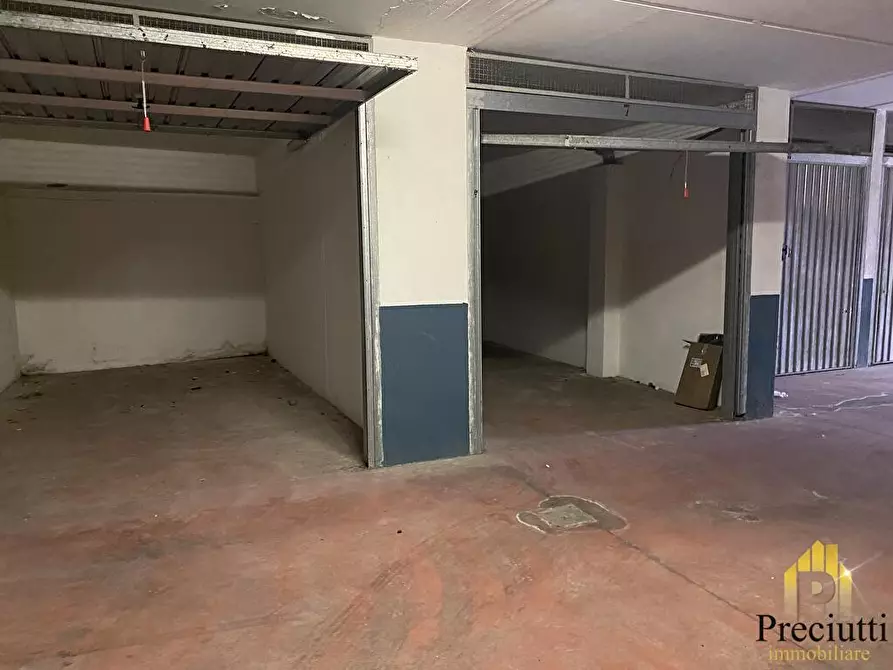 Immagine 26 di Box auto in vendita  in VIA DEL FONTANILE ARENATO 308 a Roma