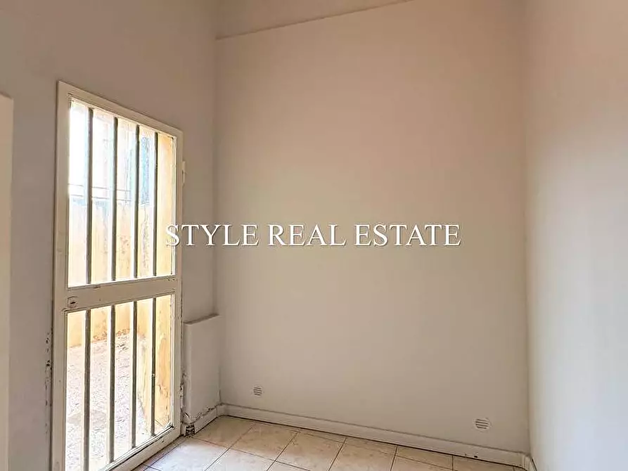 Immagine 16 di Locale commerciale in vendita  in Via Antioco 8/10/12 a Siracusa