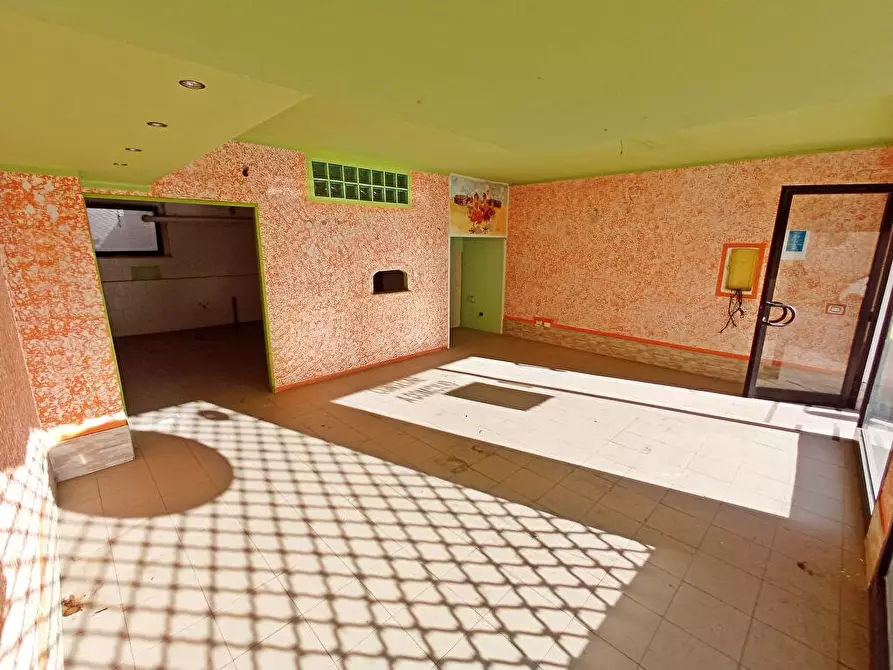 Immagine 4 di Locale commerciale in vendita  in Via Savoia 42 a Sassari