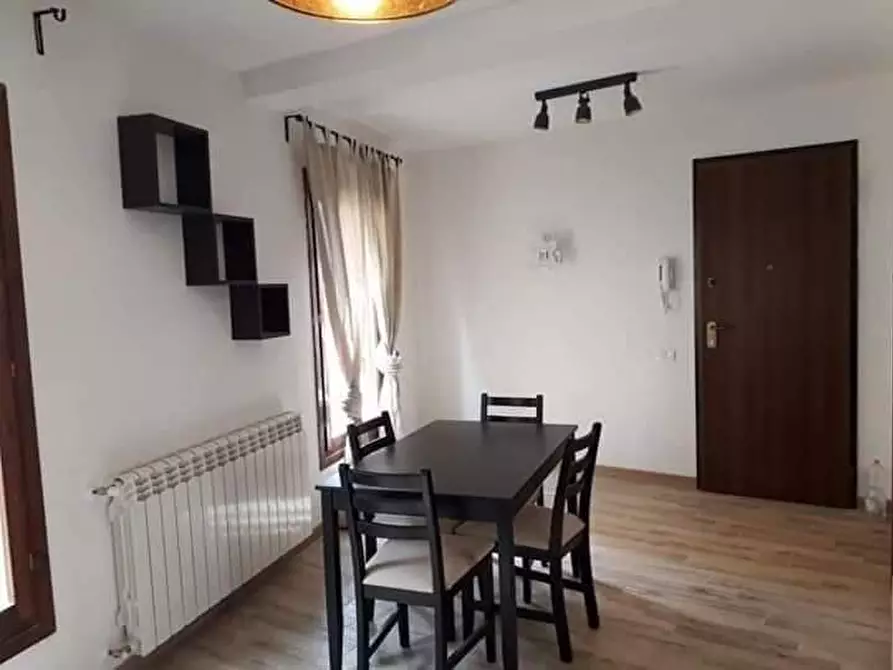 Immagine 5 di Abitazione tipica in affitto  a Rovigo