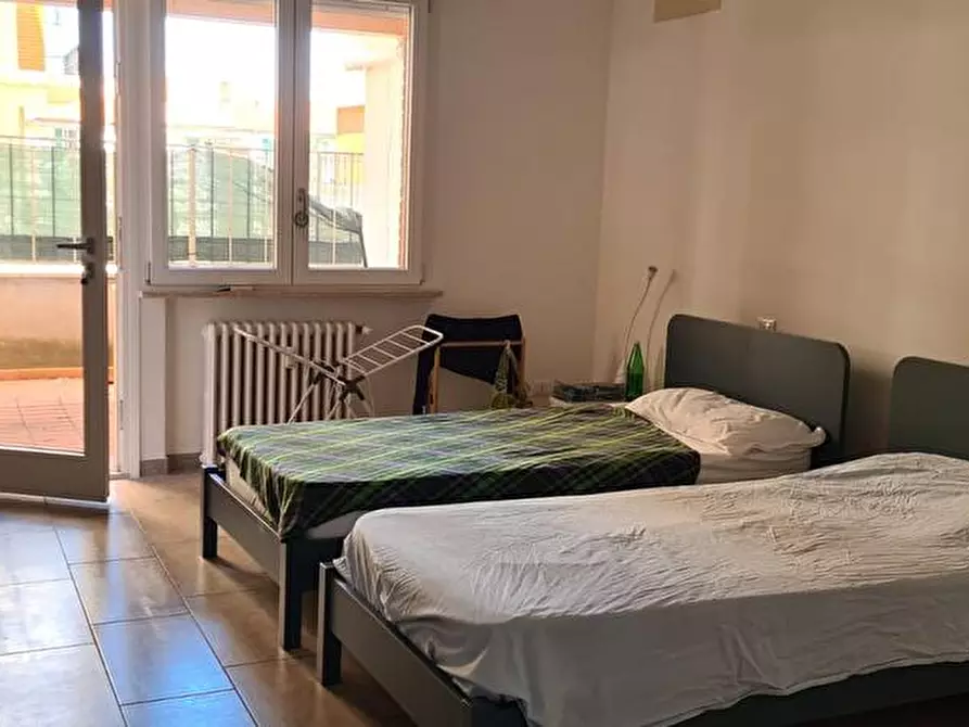 Immagine 6 di Camera in affitto  a Ancona