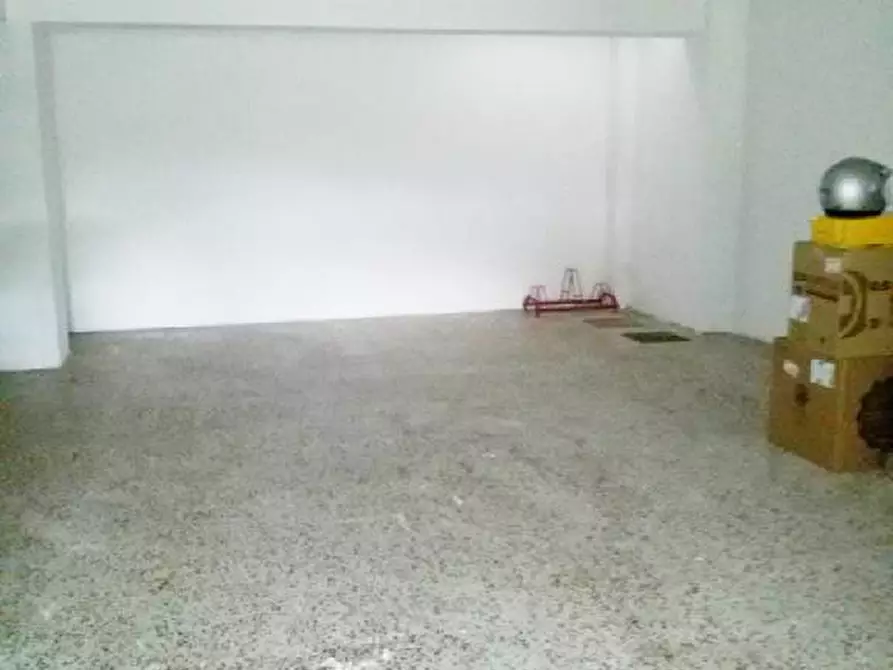 Immagine 1 di Garage in vendita  in VIALE ASSISI N.20 a Folignano