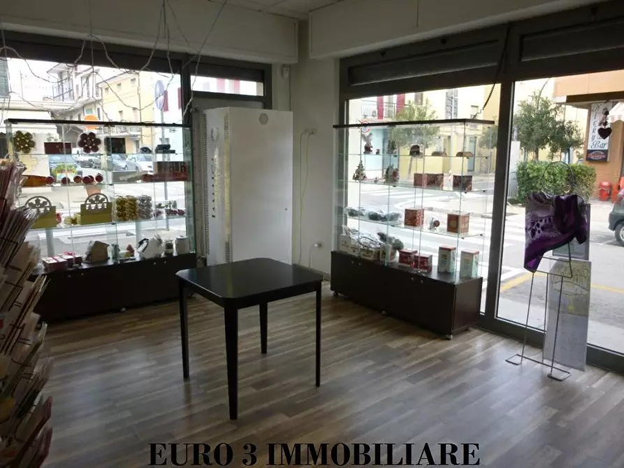 Immagine 1 di Locale commerciale in vendita  a Porto Sant'elpidio