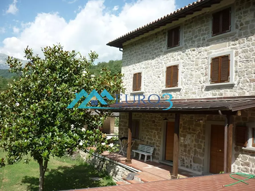 Immagine 1 di Terratetto in vendita  in USCERNO a Montegallo