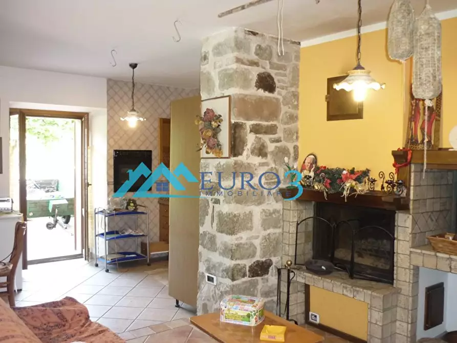 Immagine 7 di Terratetto in vendita  in USCERNO a Montegallo