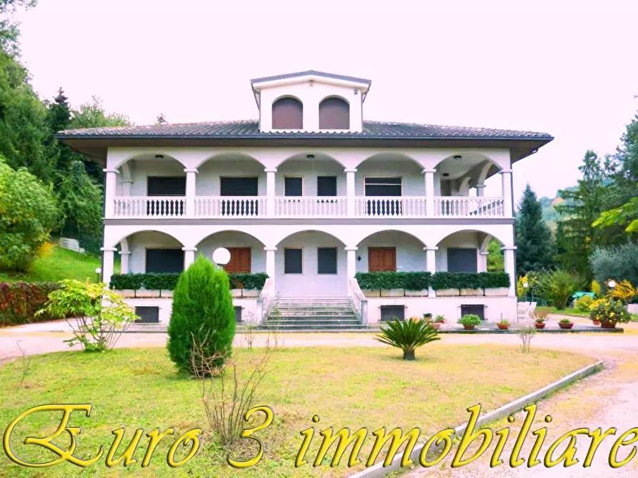 Immagine 1 di Villa in vendita  in CASE DI COCCIA a Folignano