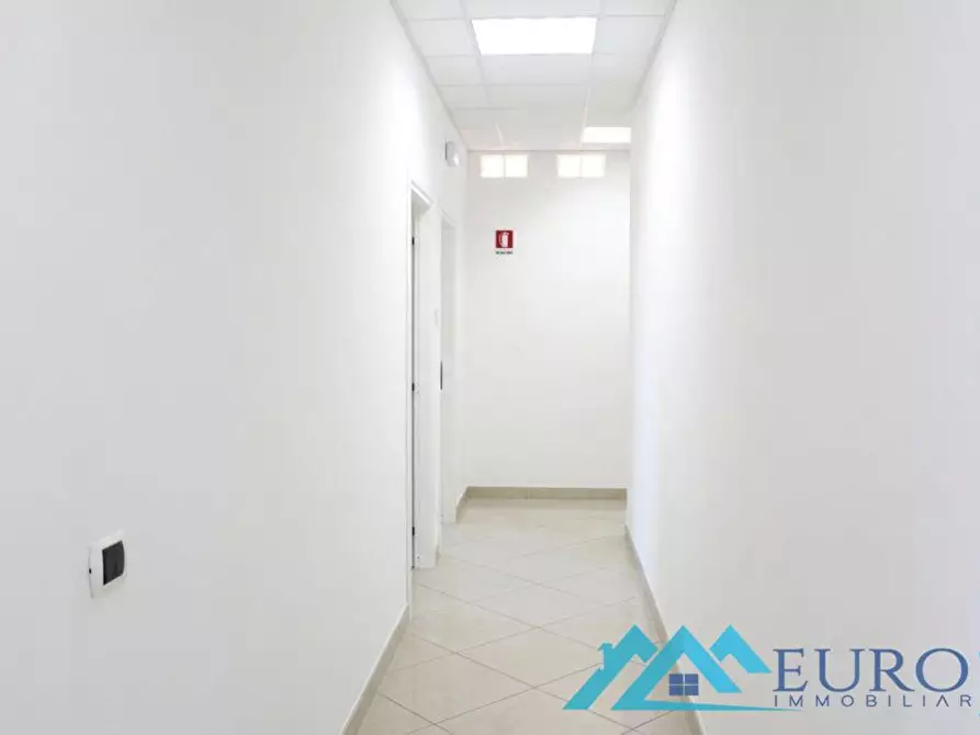 Immagine 1 di Locale commerciale in affitto  in VIA S. CELLINI a Ascoli Piceno