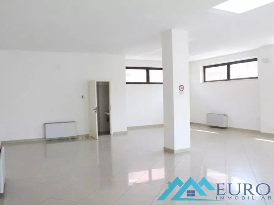 Immagine 7 di Locale commerciale in affitto  in VIA S. CELLINI a Ascoli Piceno