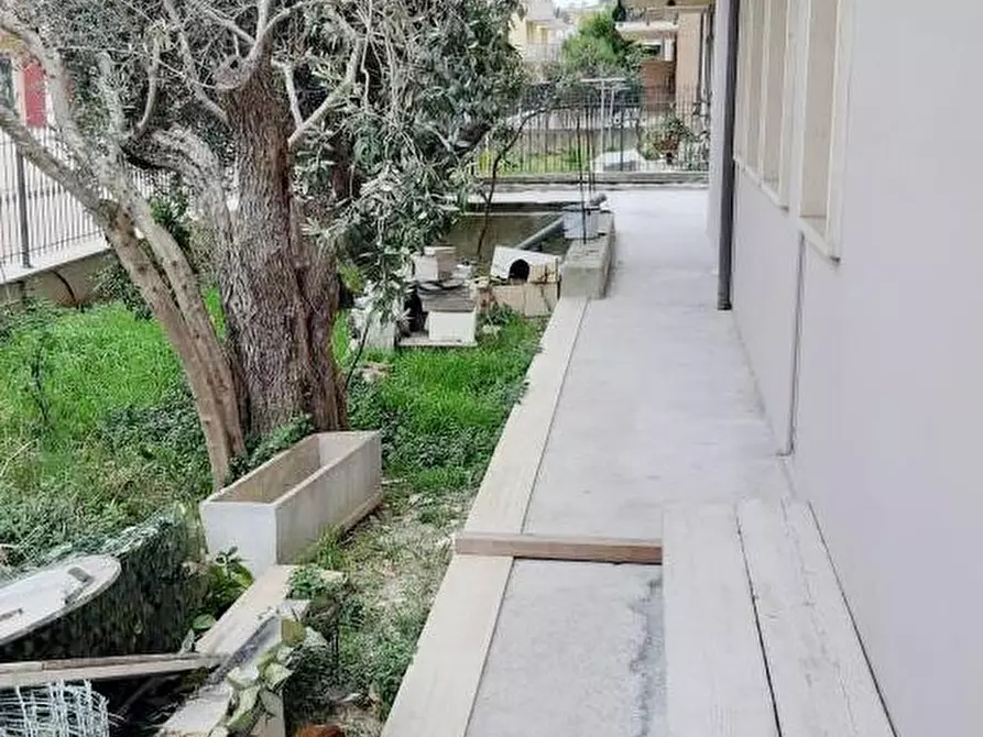 Immagine 3 di Locale commerciale in vendita  in VIA NAZARIO SAURO 130 a San Benedetto Del Tronto