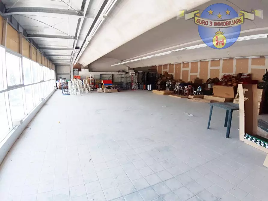 Immagine 3 di Locale commerciale in vendita  in VIA PICENO APRUTINA a Ascoli Piceno