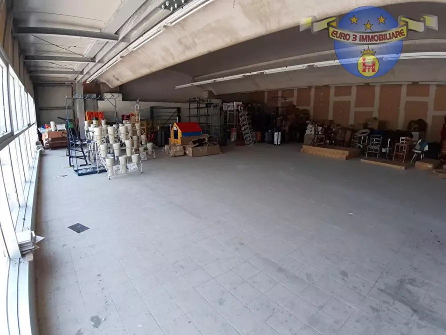 Immagine 4 di Locale commerciale in vendita  in VIA PICENO APRUTINA a Ascoli Piceno