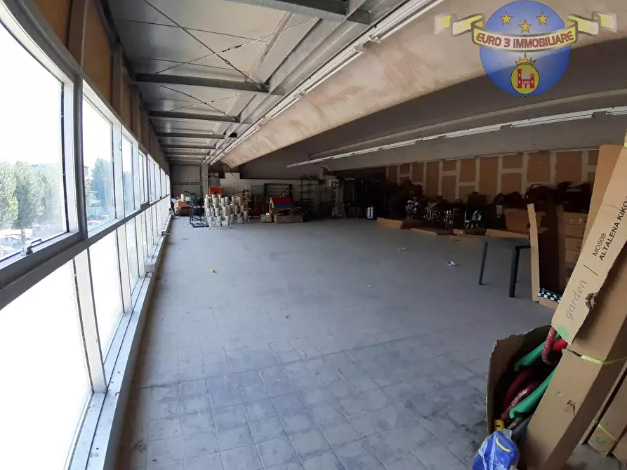 Immagine 5 di Locale commerciale in vendita  in VIA PICENO APRUTINA a Ascoli Piceno