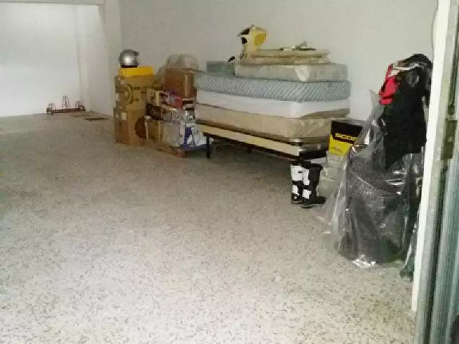 Immagine 2 di Garage in vendita  in VIALE ASSISI N.20 a Folignano