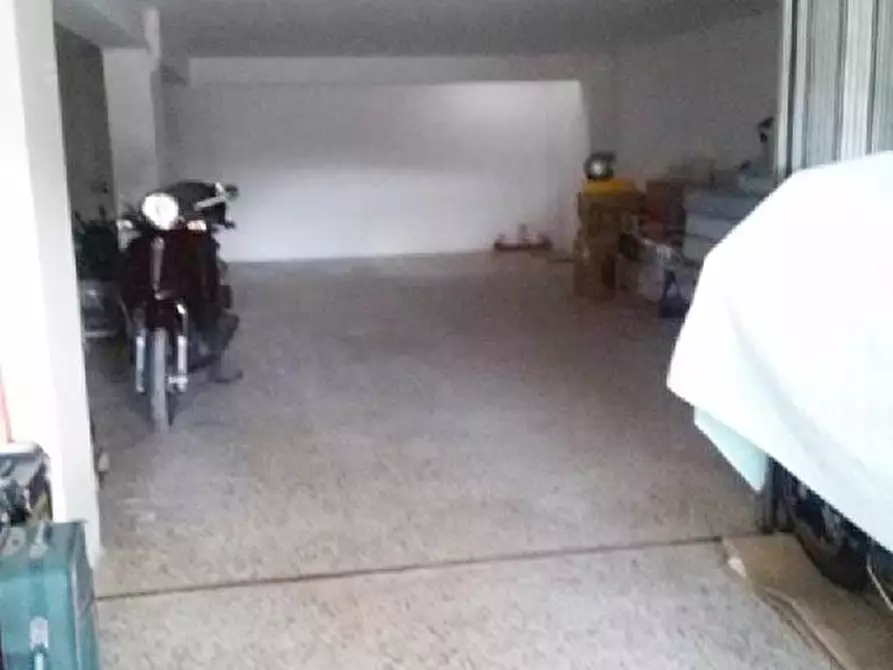 Immagine 3 di Garage in vendita  in VIALE ASSISI N.20 a Folignano