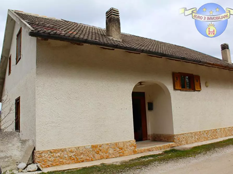 Immagine 15 di Villa in vendita  in MONTAZZOLINO a Montefortino