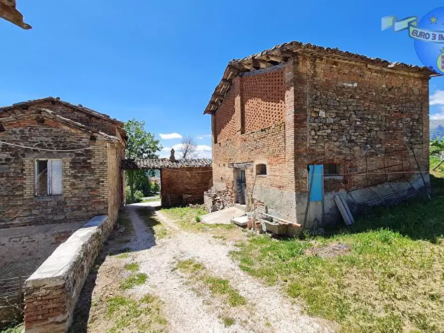 Immagine 7 di Rustico / casale in vendita  in RUSTICI a Amandola