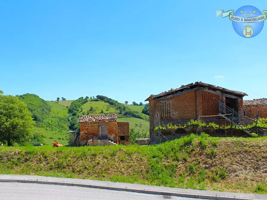 Immagine 15 di Rustico / casale in vendita  in RUSTICI a Amandola