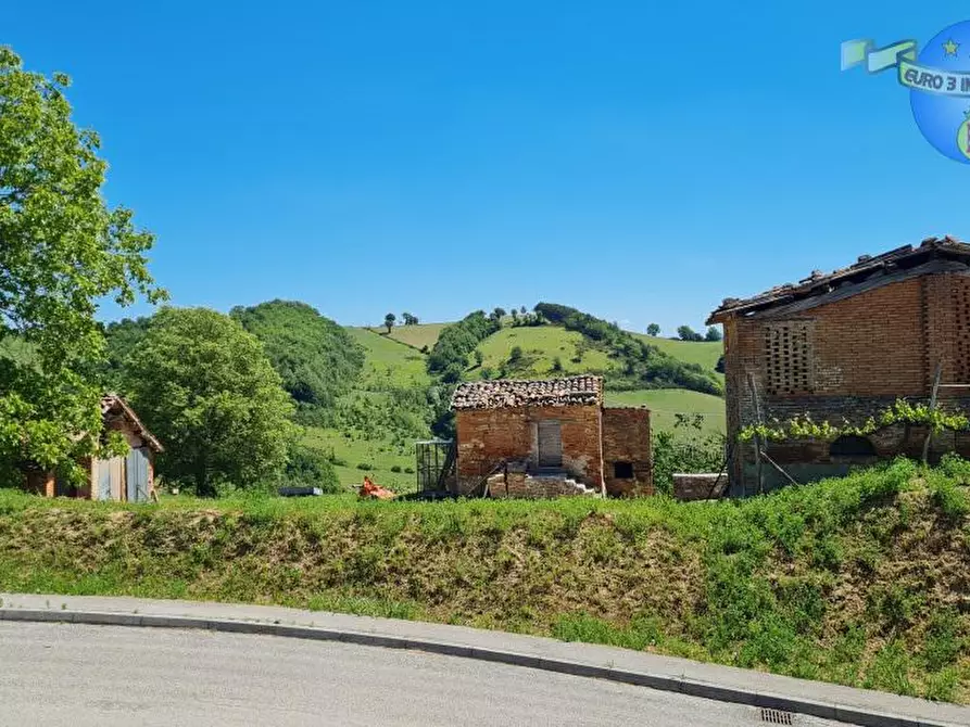 Immagine 17 di Rustico / casale in vendita  in RUSTICI a Amandola
