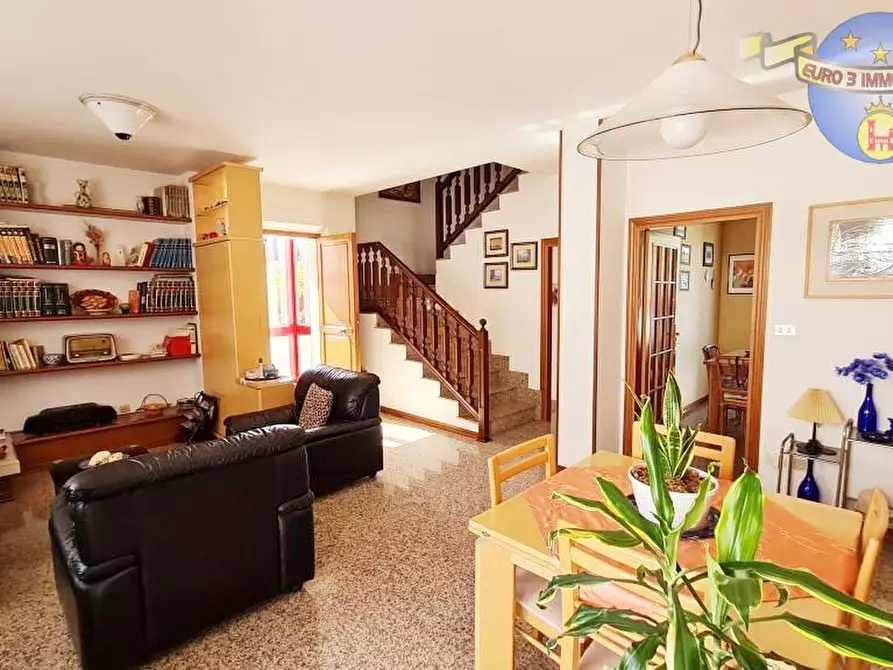 Immagine 9 di Villa in vendita  in VIA ANEMONI a Ascoli Piceno