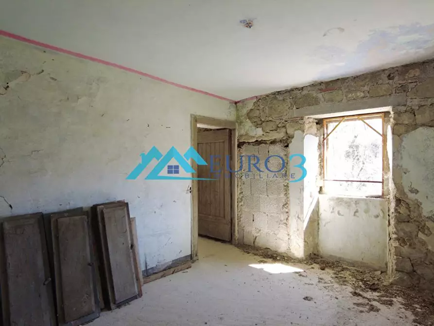 Immagine 18 di Immobile di prestigio in vendita  in FRAZIONE PIANO a Montegallo