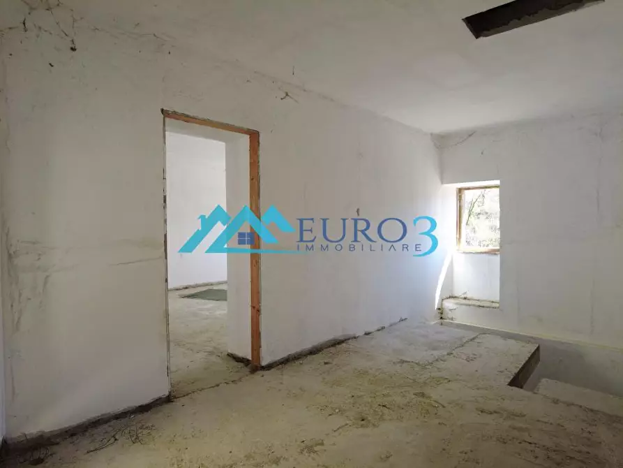 Immagine 20 di Immobile di prestigio in vendita  in FRAZIONE PIANO a Montegallo