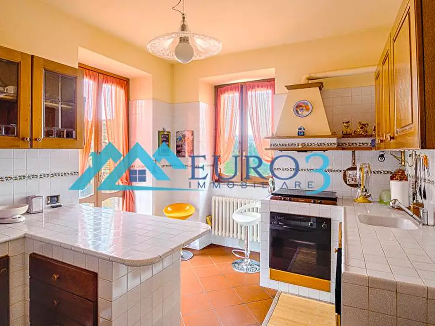 Immagine 2 di Immobile di prestigio in vendita  in VIA FRANCESCO GRIFONI 5 a Rapagnano