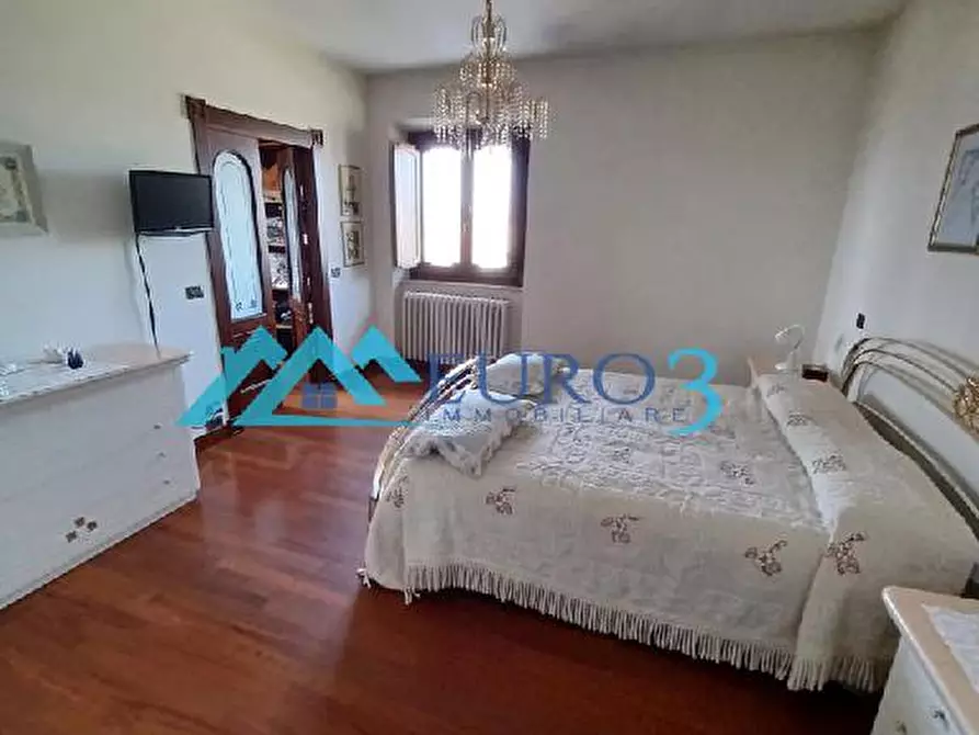 Immagine 14 di Rustico / casale in vendita  a Folignano