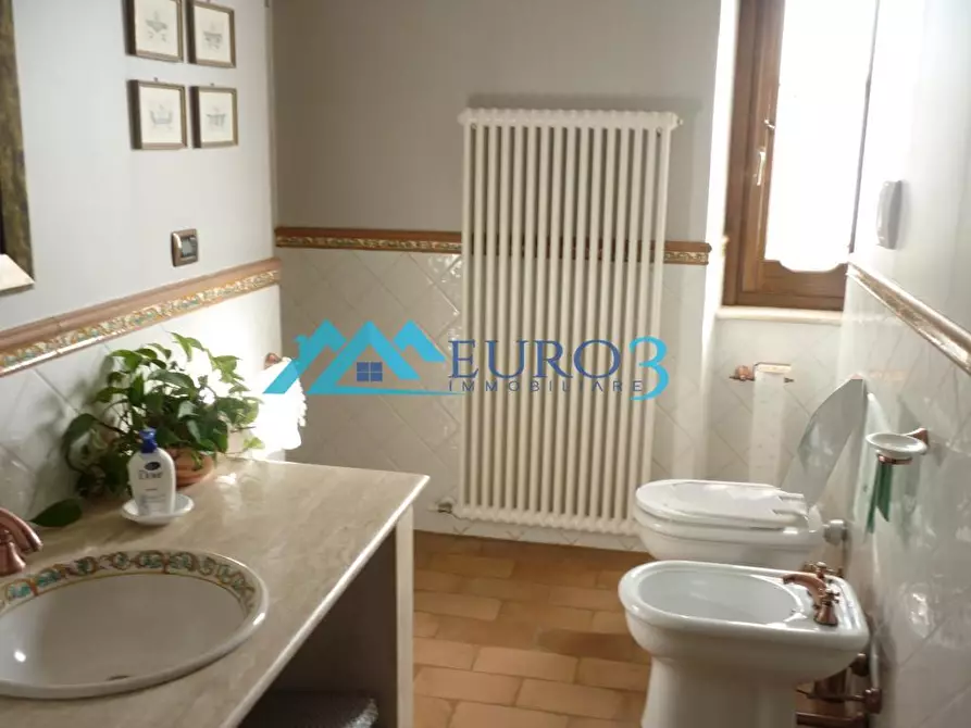 Immagine 19 di Rustico / casale in vendita  a Folignano