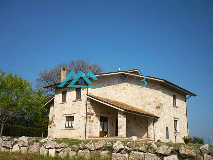 Immagine 21 di Rustico / casale in vendita  a Folignano