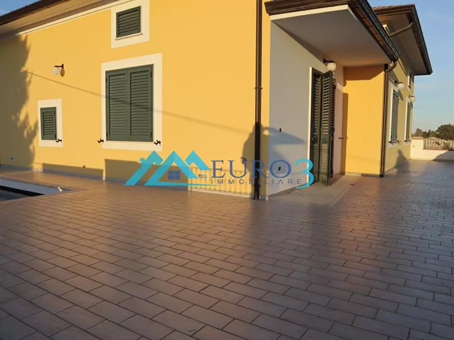 Immagine 3 di Villa in vendita  in VIA VIBRATA,16 a Nereto