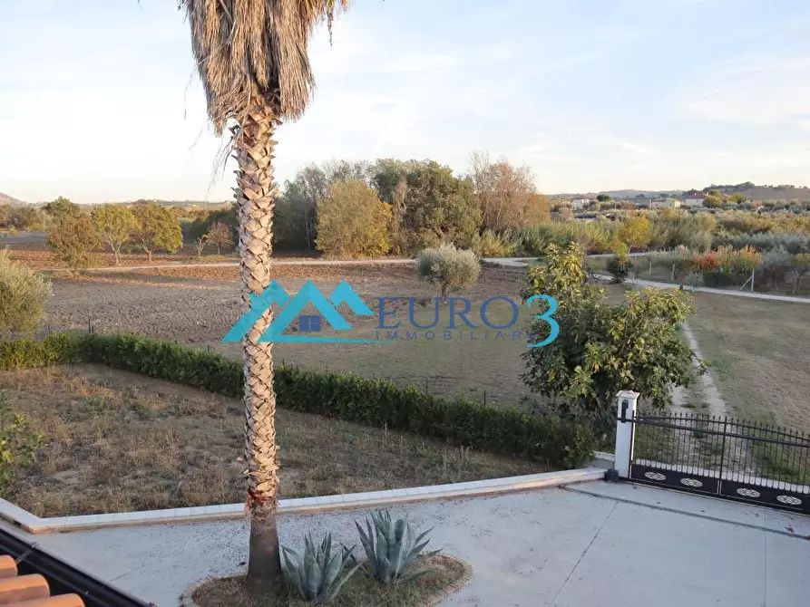 Immagine 6 di Villa in vendita  in VIA VIBRATA,16 a Nereto