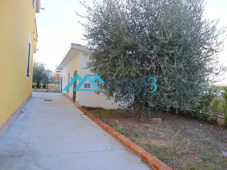 Immagine 11 di Villa in vendita  in VIA VIBRATA,16 a Nereto