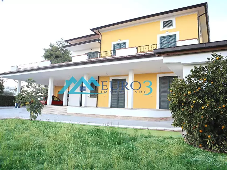 Immagine 13 di Villa in vendita  in VIA VIBRATA,16 a Nereto