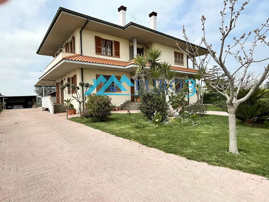 Immagine 1 di Villa in vendita  in VIA PIAVE 43 a Martinsicuro