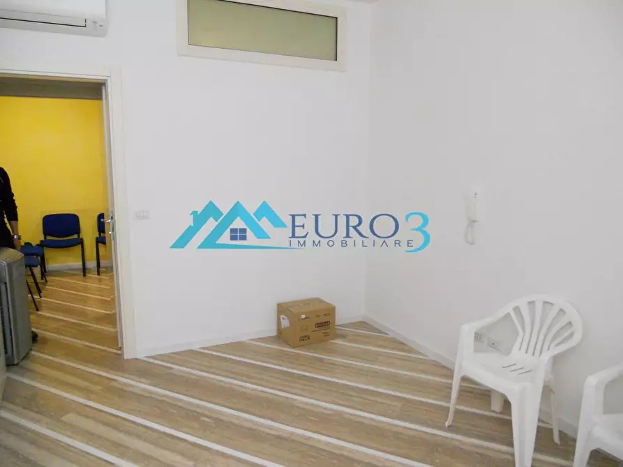 Immagine 6 di Locale commerciale in affitto  a Ascoli Piceno